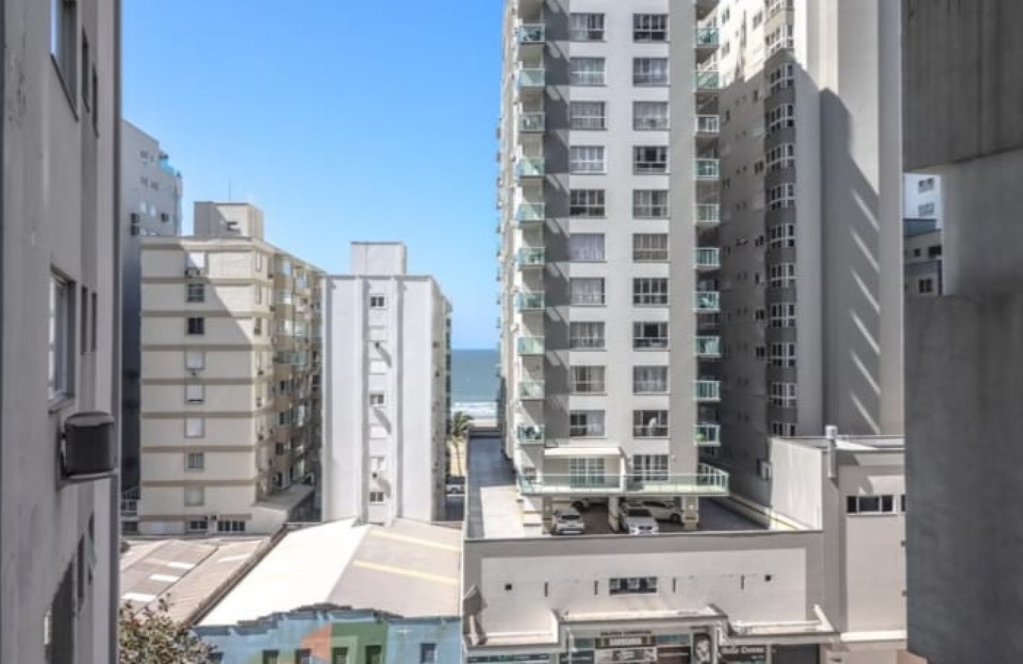 DEPTO TRES (03) DORMITORIOS