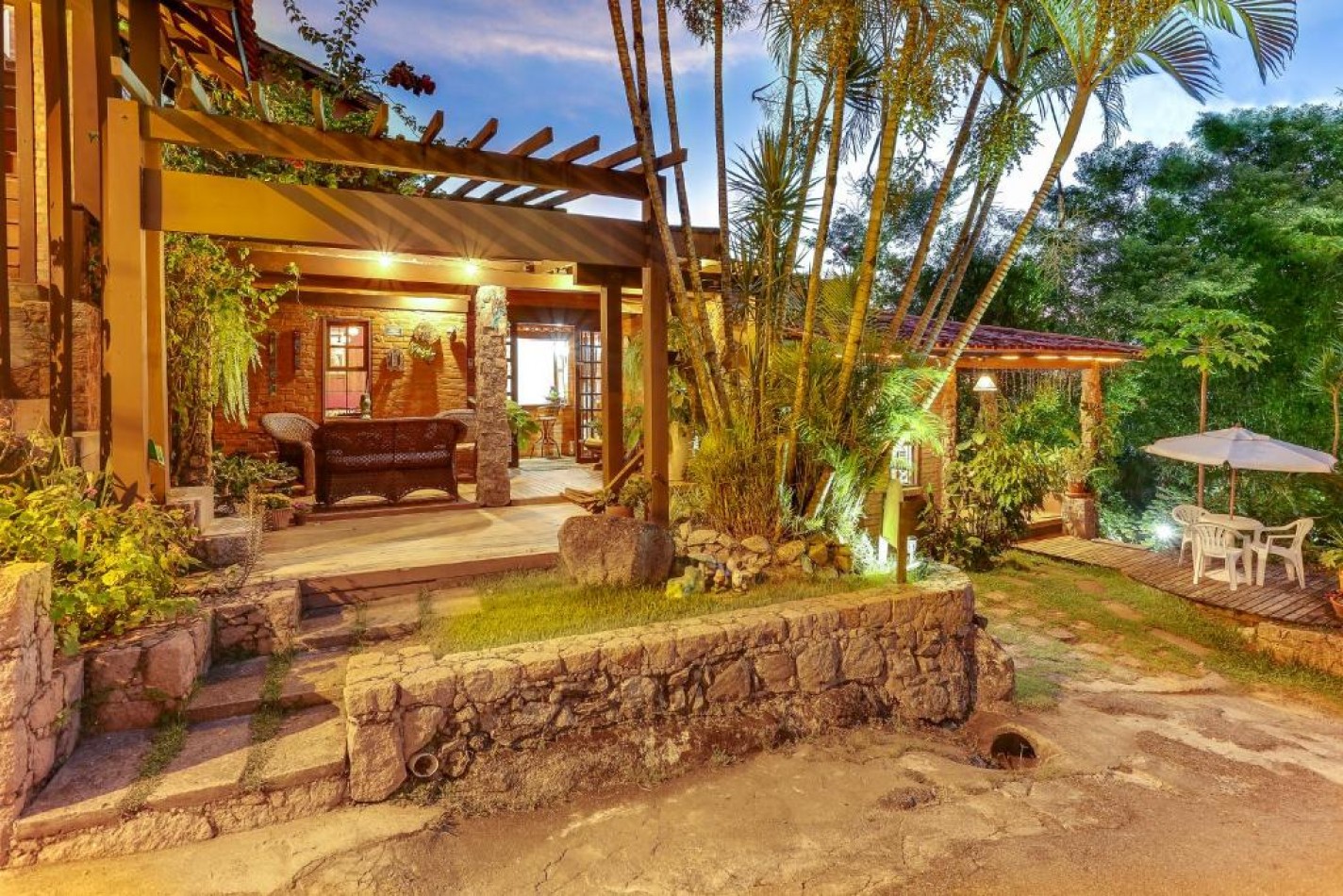 DEPTO UN (01) DORMITORIO (Pousada parquizada)