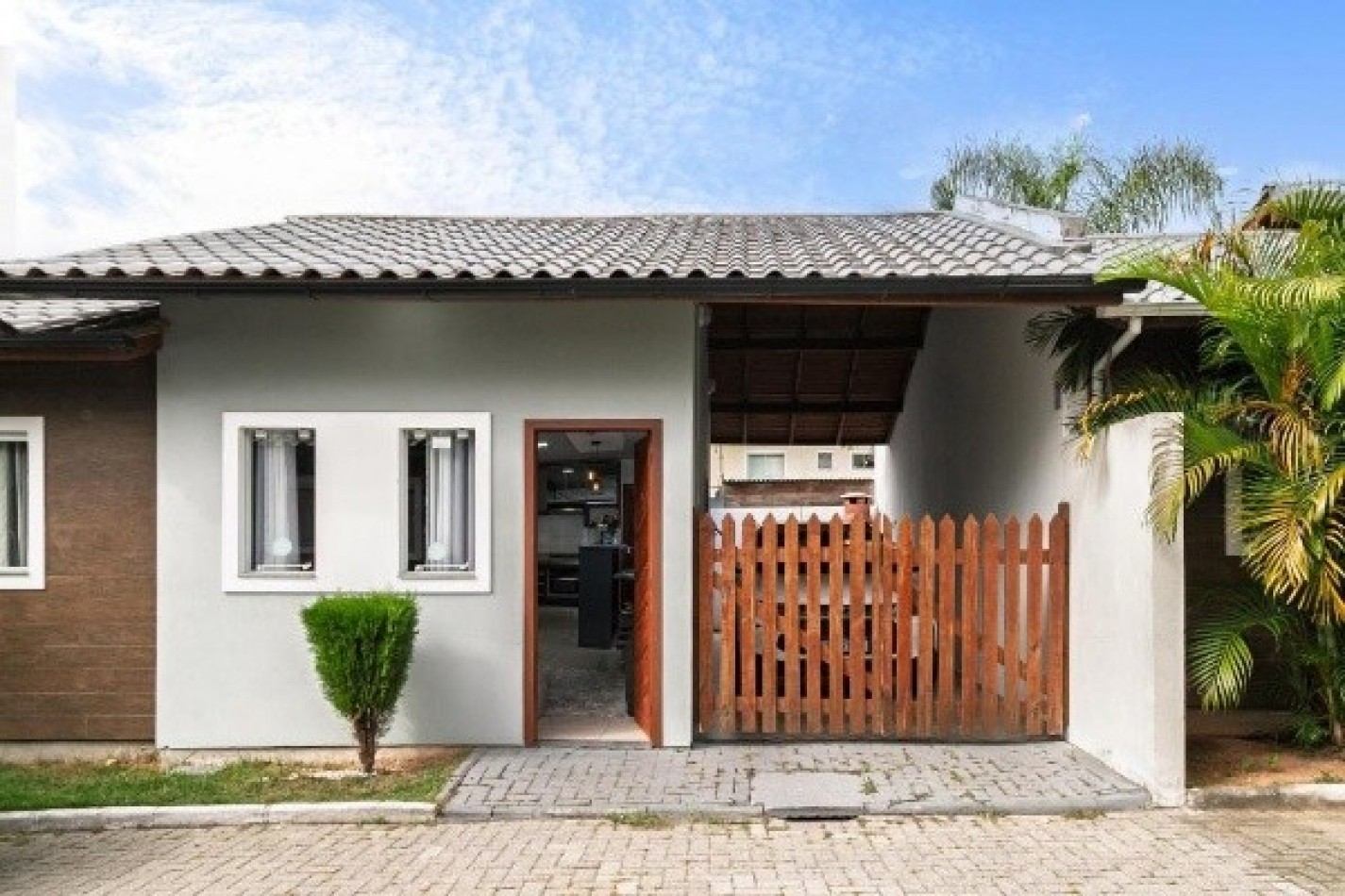 CASA DOS (02) DORMITORIOS