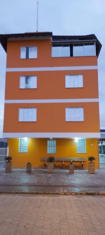 Pousada con Piscina y Desayuno