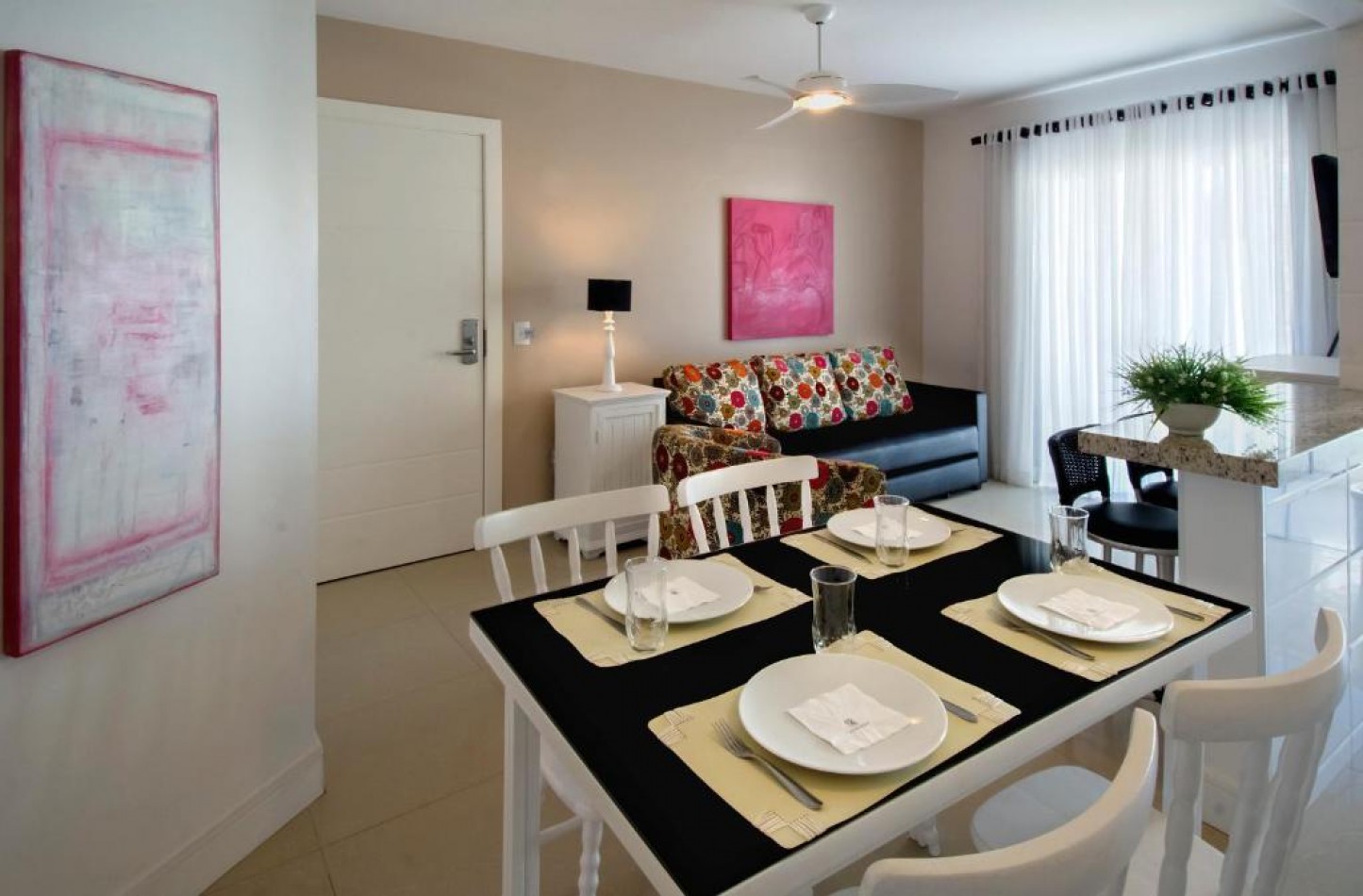 Depto Frente al Mar, en pousada con Desayuno.