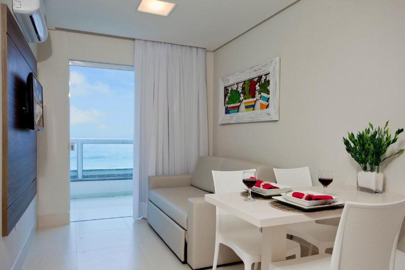 DEPTO DOS (02) DORMITORIOS, en Pousada Frente al Mar, con Desayuno.