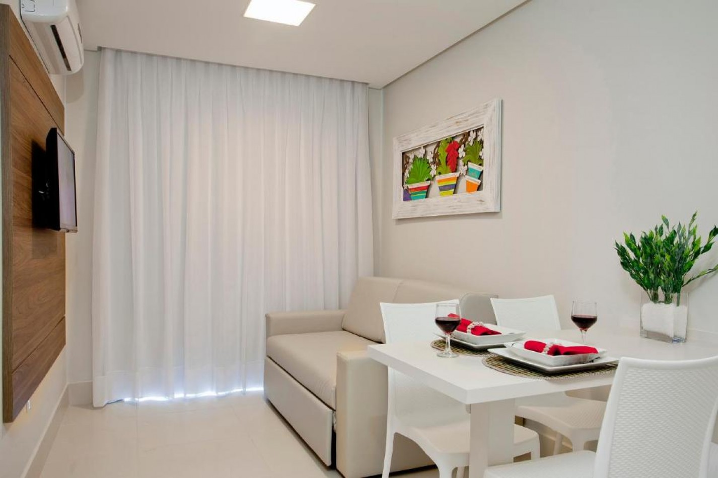 DEPTO DOS (02) DORMITORIOS, en Pousada Frente al Mar, con Desayuno.