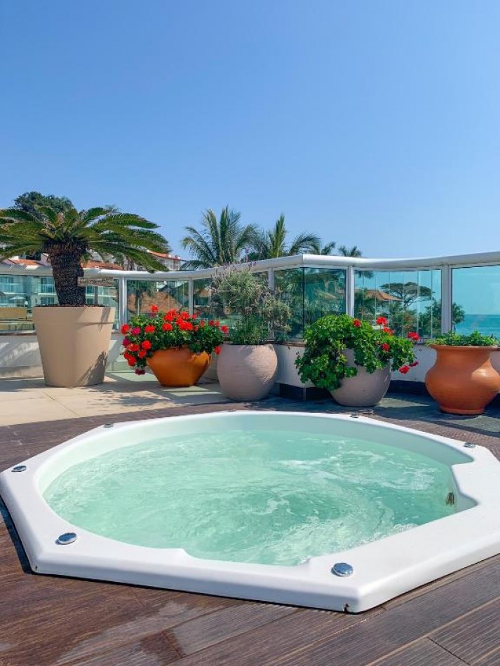 DEPTO DOS (02) DORMITORIOS, en Pousada Frente al Mar, con Desayuno.