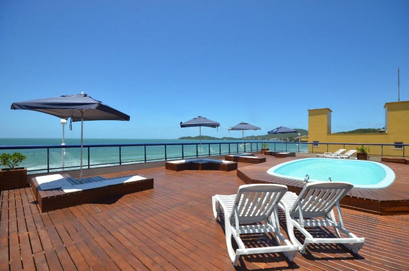 DEPTO UN (01) DORMITORIO (frente al mar)