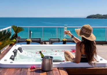 DEPTO DOS (02) DORMITORIOS, en Pousada Frente al Mar, con Desayuno.