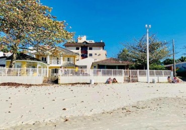 CASA FRENTE AL MAR- CUATRO (04) DORMITORIOS